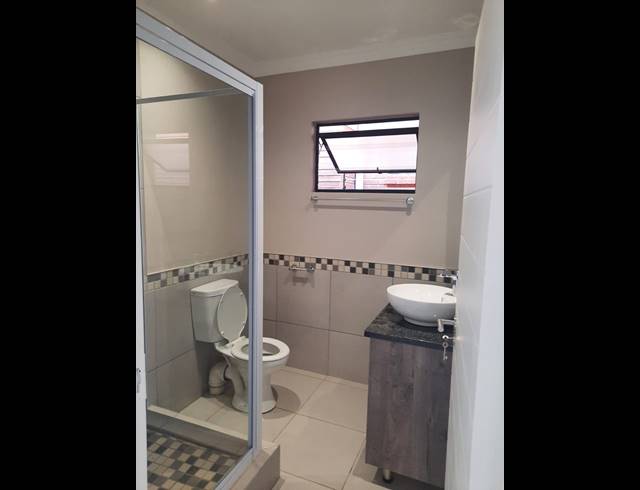 3 BEDROOM TOWNHOUSE TO LET IN LANGENHOVENPARK